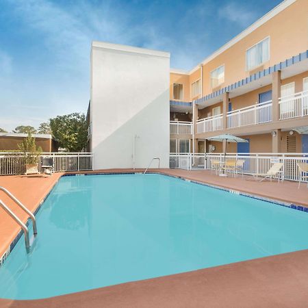 Baymont By Wyndham Savannah Midtown Екстер'єр фото