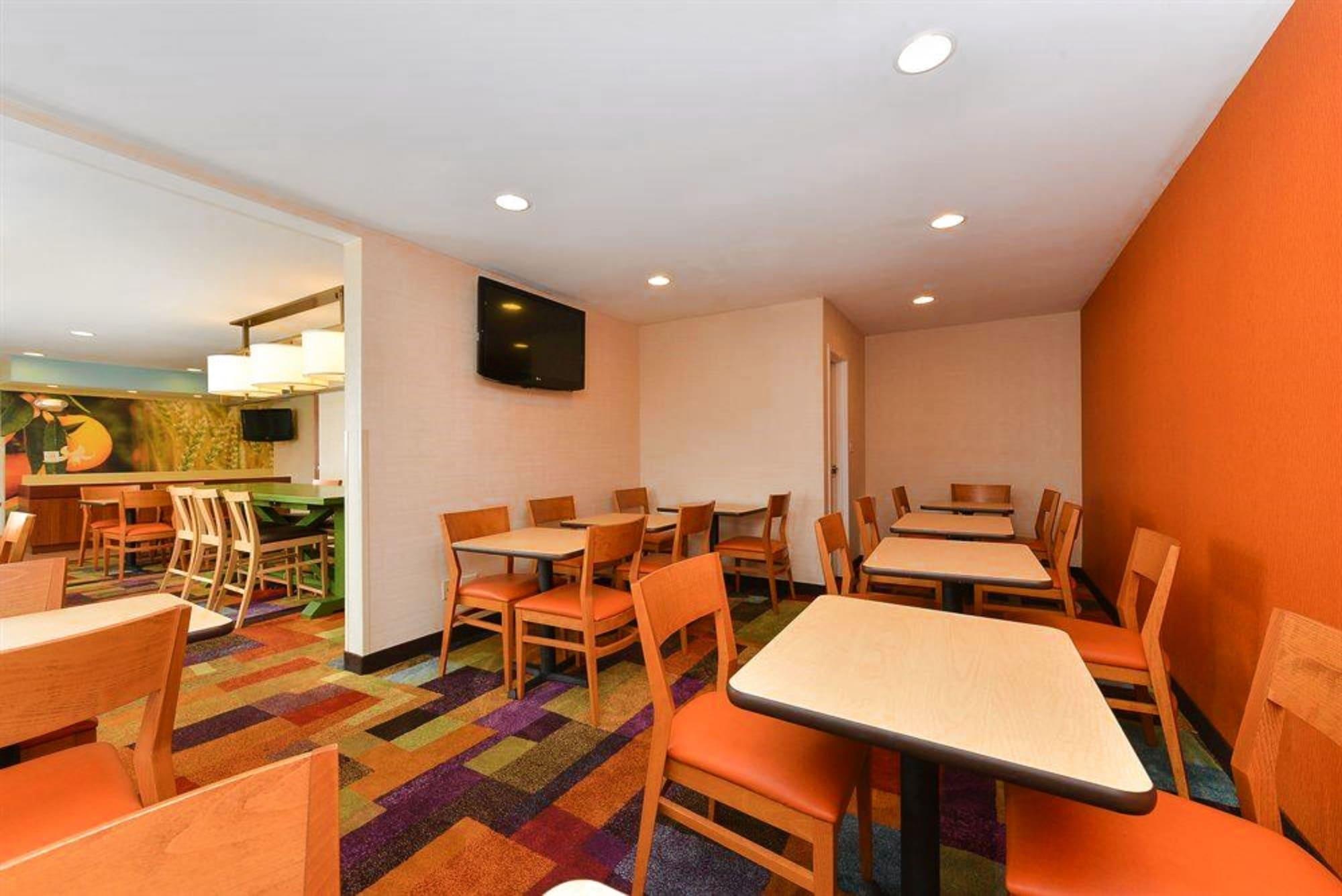 Baymont By Wyndham Savannah Midtown Екстер'єр фото