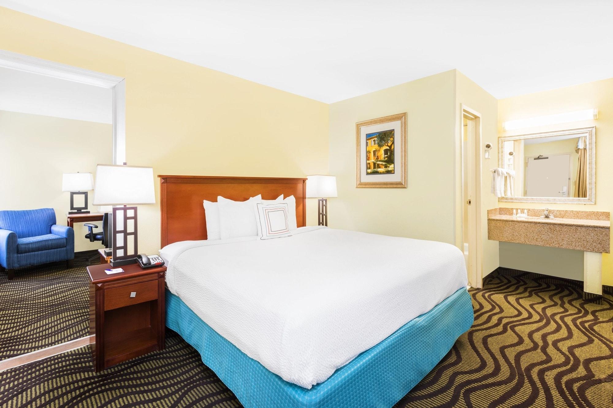 Baymont By Wyndham Savannah Midtown Екстер'єр фото