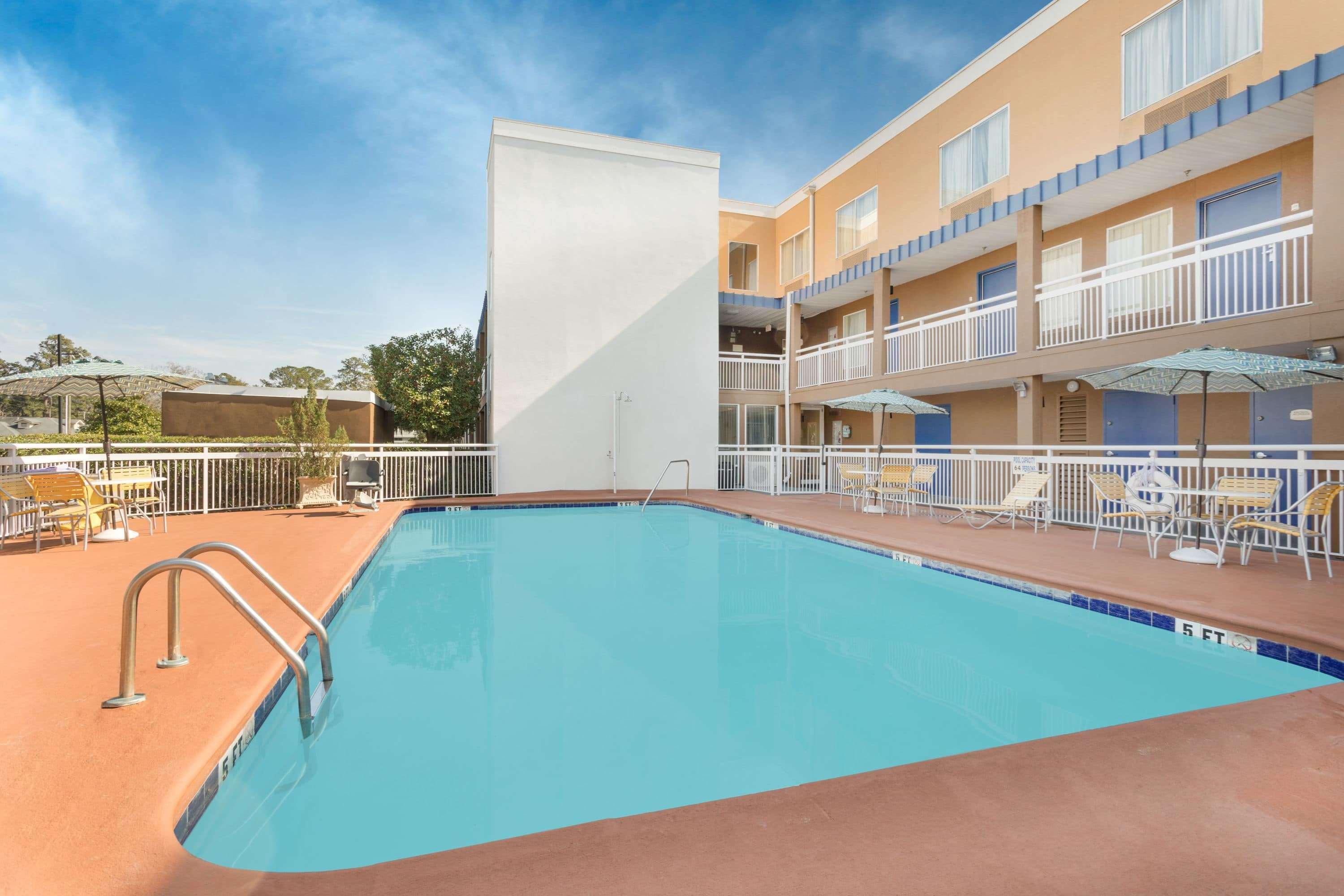 Baymont By Wyndham Savannah Midtown Екстер'єр фото