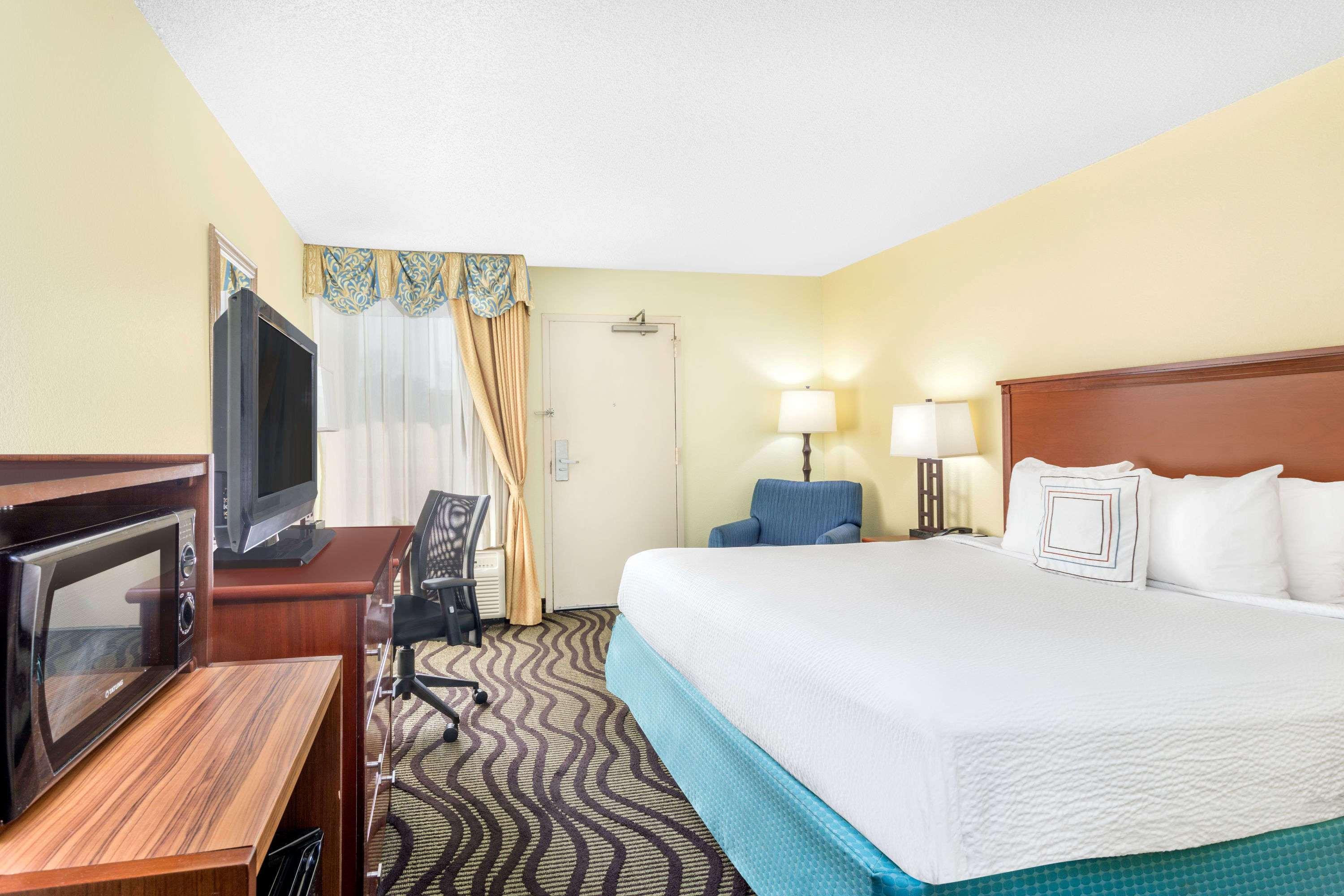 Baymont By Wyndham Savannah Midtown Екстер'єр фото