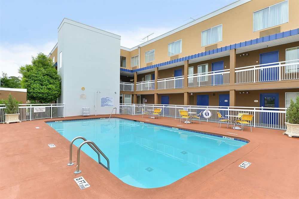 Baymont By Wyndham Savannah Midtown Екстер'єр фото