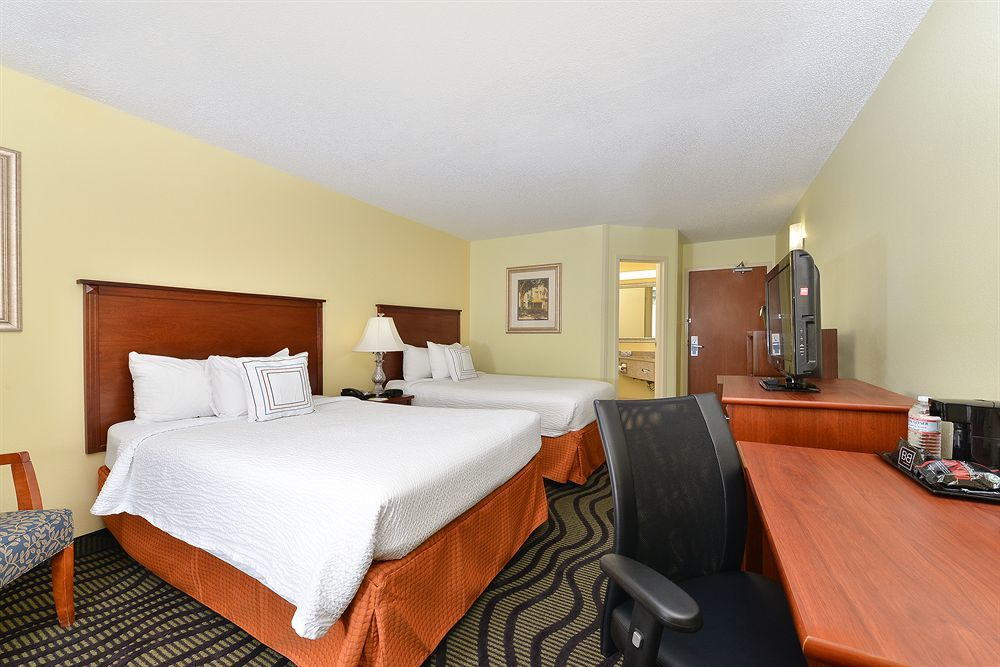 Baymont By Wyndham Savannah Midtown Екстер'єр фото