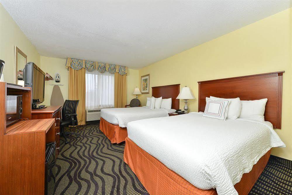 Baymont By Wyndham Savannah Midtown Екстер'єр фото